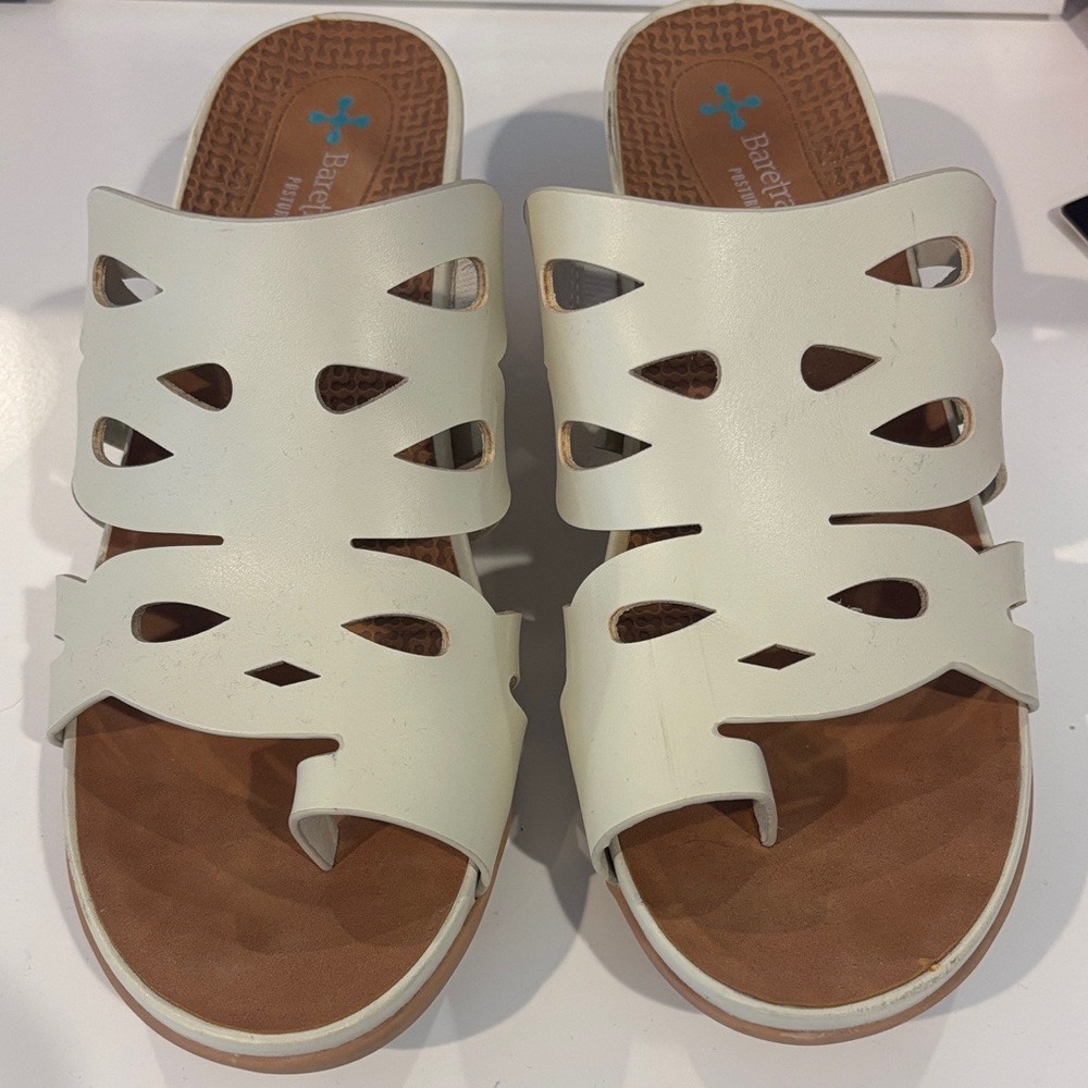 BareTraps Posture Demetra Cream-Colored Cutout Sandals 7.5